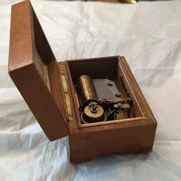 🎉Host Pick🔥1910 Music Box - Picture 4 of 8